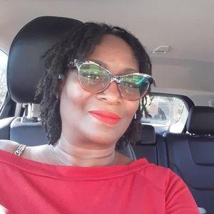 Meet your Posher, Adrienna